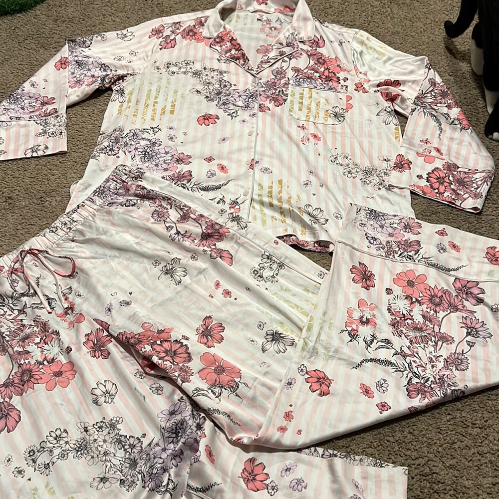 Victoria’s Secret pink long sleeve pajama set